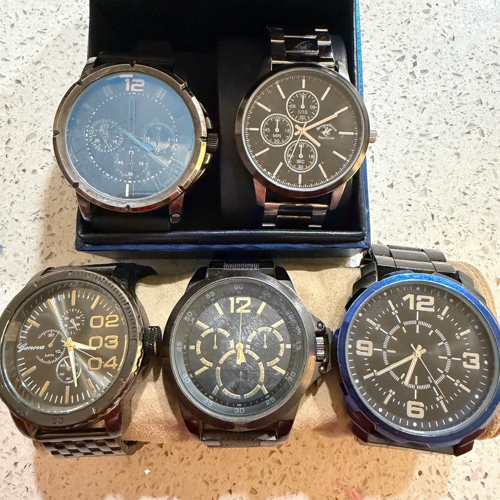 Lot of 6 watches most with new‎ battery’s